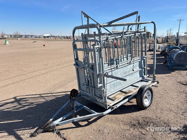 Towable Squeeze Chute