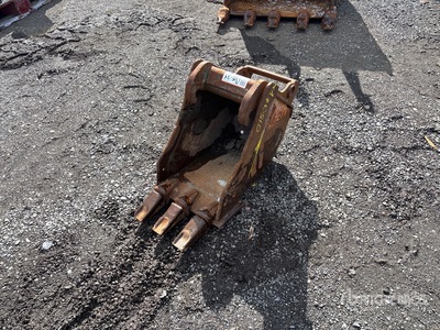 13 in Digging Excavator Bucket