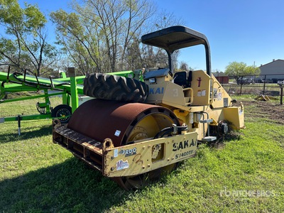 Sakai SV400 Compacteur à tambour à pieds dameurs (Inoperable)