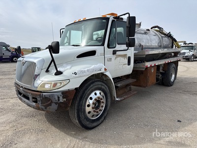 2003 Progress VTA72 on 2004 International 4300 4x2 Combination Wash/ Vacuum Tanker Truck