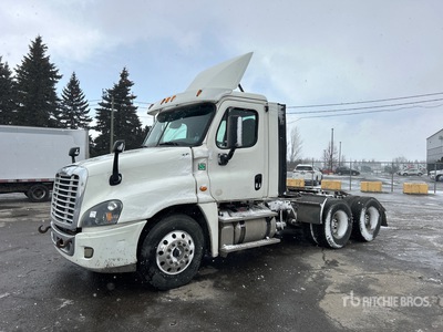 2015 Freightliner Cascadia 125 6x4 T/A Day Cab Truck Tractor