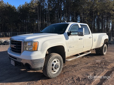 2010 GMC Sierra 3500HD 4x4 Crew Cab بيك اب