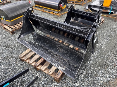 2026 GIYI GY-KH72F 72 in Multi-Purpose Skid Steer Bucket (Unused)