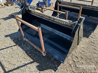 2026 GIYI GY-KH72F 72 in Multi-Purpose Skid Steer Bucket (Unused)