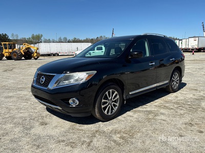 2013 Nissan Pathfinder 2WD SUV