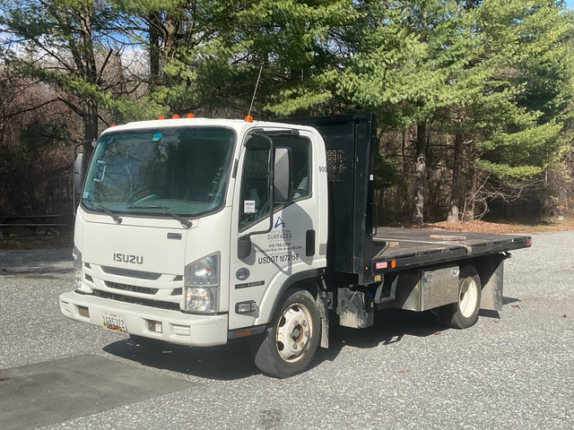 2018 Isuzu NRR 4x2 Flatbed Truck
