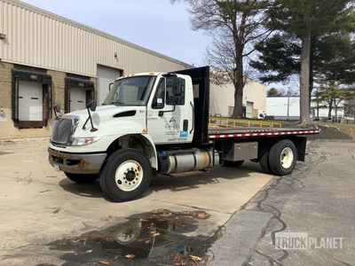 2018 International 4300 4x2 Camion à Plateau