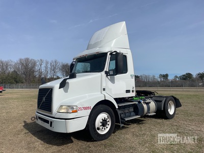 2017 Volvo VNM42T 4x2 S/A Day Cab Truck Tractor