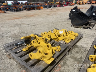 Quantity of 13 Quick Connect Parts