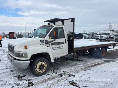 2005 GMC C5 4x2 Flatbed Truck