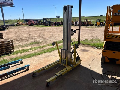 Sumner 2118 Material Hoist