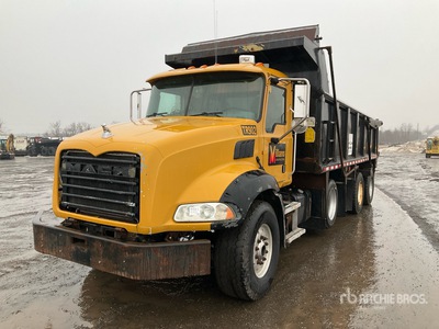 2012 Mack GU813 8x4 4-Achs Kipper-Lkw