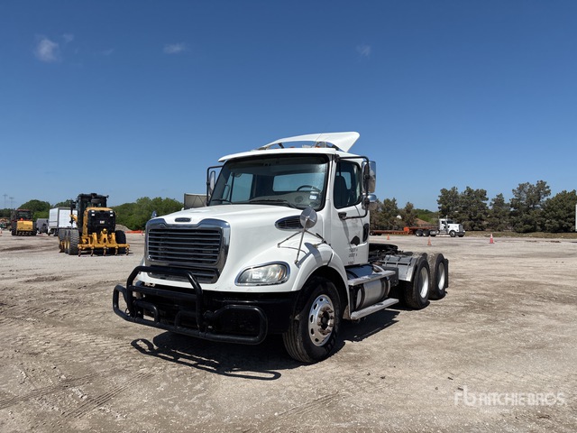 1FUJC5DV8DDBW1060 Freightliner M 2 112 Photo 1