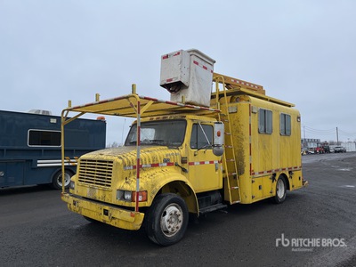 Versalift 32 ft on 1997 International 4700 4x2 Bucket Truck