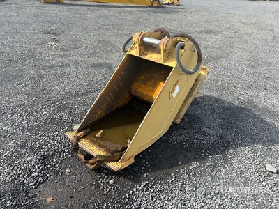 Felco 23 in Compaction Bucket