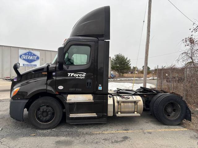 2019 Freightliner Cascadia 116 T/A Day Cab Truck Tractor (Inoperable)