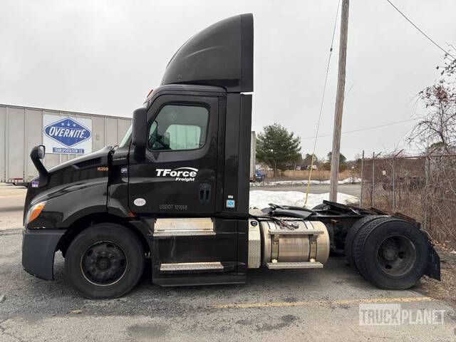 2019 Freightliner Cascadia 116 2019 Freightliner Cascadia 116 T/A Day Cab Truck Tractor (Inoperable)
