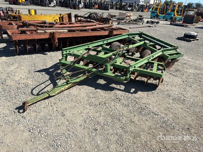 John Deere 7 ft Offset Disques