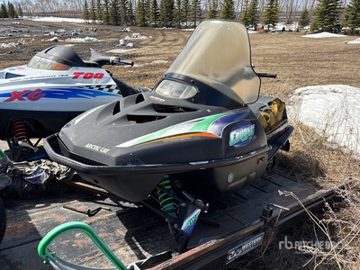 Arctic Cat Schneemobil (Inoperable)