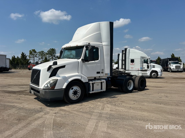 2017 Volvo Vnl 64 T 2017 Volvo Vnl64T 6X4 T/A Day Cab Truck Tractor