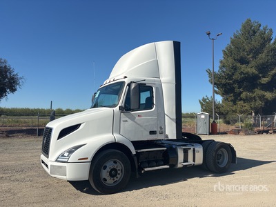 2022 Volvo 4x2 Day Cab Truck Tractor