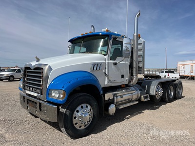 2009 Mack GU713 8x4 تراكتور شاحنة (ثلاثي المحور)