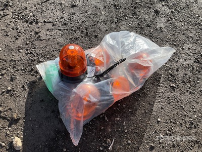 Quantity of (6) Magnetic Beacon Werklampen