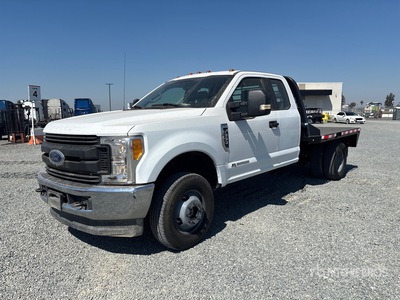 2017 Ford F-350 XL 4x4 Extended Cab Flatbed Truck