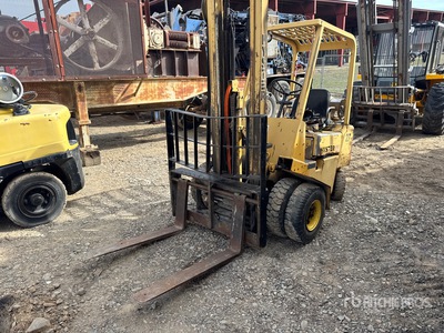 1984 Hyster H30XL 3100 lb Pneumatic Tire Forklift (Inoperable)
