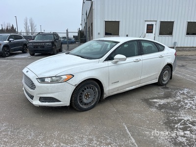 2013 Ford Fusion SE Hybrid Automobile