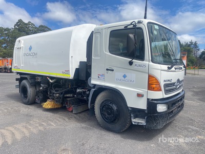 2015 Hino 500 Sweeper Truck