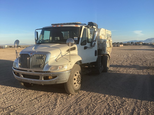 2016 International 4300 Sweeper Truck