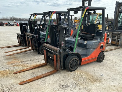 2015 Toyota 8FGCU20 4000 lb Cushion Tire رافعة شوكية (Inoperable)