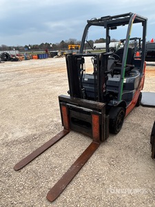 2013 Toyota 8FGCU20 4000 lb Cushion Tire Montacargas