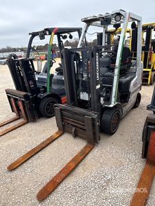 2013 Nissan CF40LP 4000 lb Cushion Tire Carretilla Elevadora