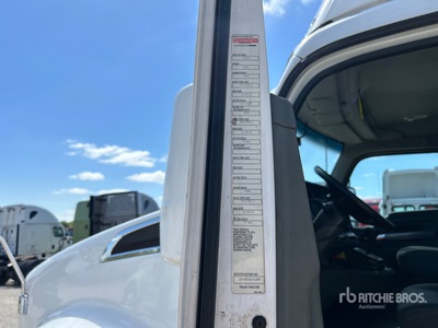 2014 Kenworth T680 6x4 Day Cab Prime Mover