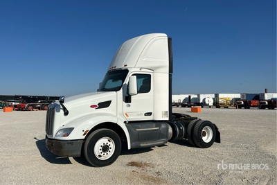 2016 Peterbilt 579 4x2 S/A Day Cab Truck Tractor