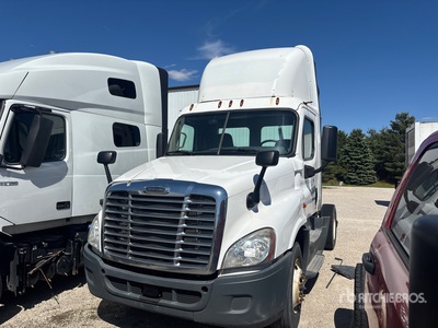 2016 Freightliner Cascadia 125 4x2 S/A Day Cab Truck Tractor (Inoperable)