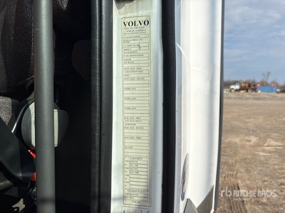 2018 Volvo VNL300 4x2 Ciągnik siodłowy z kabiną dzienną S/A