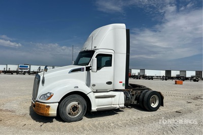 2015 Kenworth T680 4x2 S/A Day Cab Truck Tractor