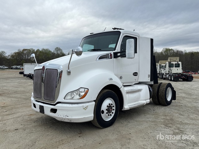 2015 Kenworth T680 4x2 S/A Day Cab Truck Tractor
