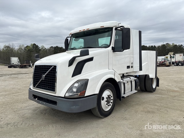 2017 Volvo VNL42T 4x2 S/A Day Cab Truck Tractor