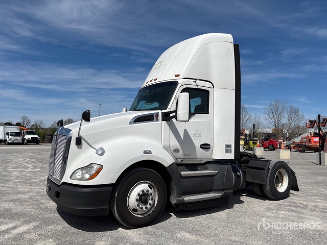 2020 Kenworth T680 4x2 S/A Day Cab Truck Tractor