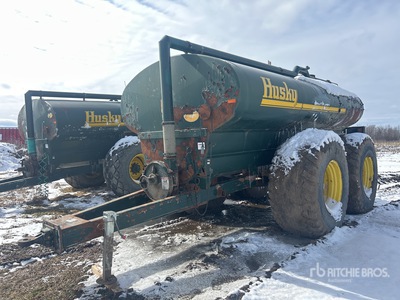 2010 Husky Slim Line 5000 gal Manure Tank