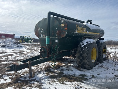 2010 Husky Slim Line 5000 gal Manure Tank