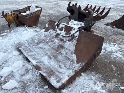 84 in Q/C Excavator Chuck Blade - Fits Cat 320