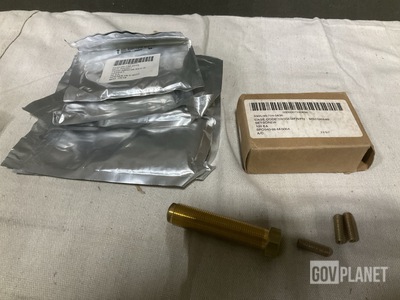 (905) Gaskets, (100) Set Screws, (2) Machine Screws & Assorted Items