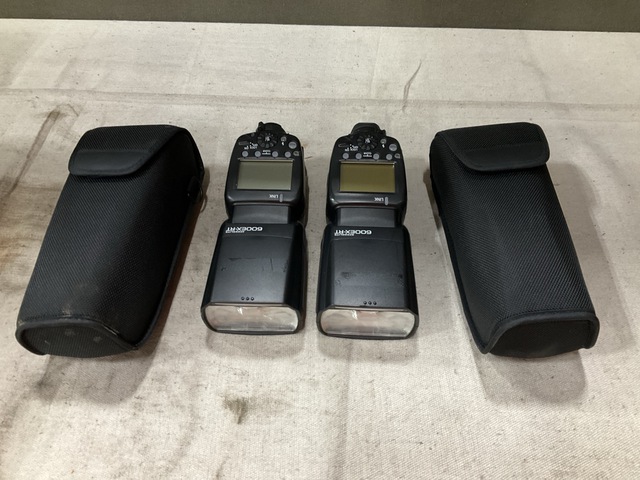 (11) Cannon Speedlite 600EX-RT Camera Mount Flashes