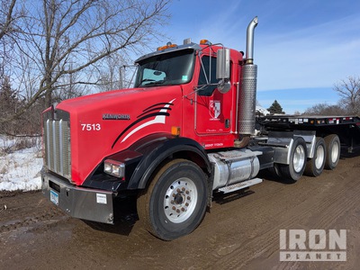 2004 Kenworth T800 8x4 Tri/A Day Cab Truck Tractor