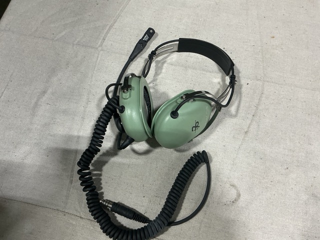 (6) David Clark 40493G-01 Headsets